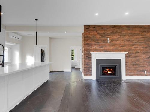 Salle Ã  manger - 2 Rue Du Moulin, Saint-André-D'Argenteuil, QC - Indoor Photo Showing Living Room With Fireplace