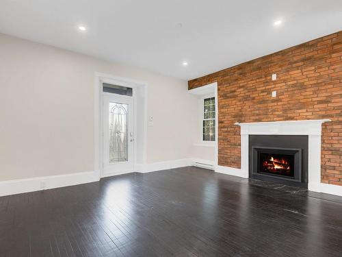 Salle familiale - 2 Rue Du Moulin, Saint-André-D'Argenteuil, QC - Indoor Photo Showing Living Room With Fireplace