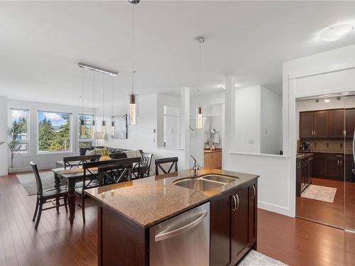 305-3210 Jacklin Rd, Langford, BC - Indoor Photo Showing Kitchen With Double Sink