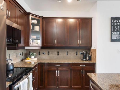 305-3210 Jacklin Rd, Langford, BC - Indoor Photo Showing Kitchen