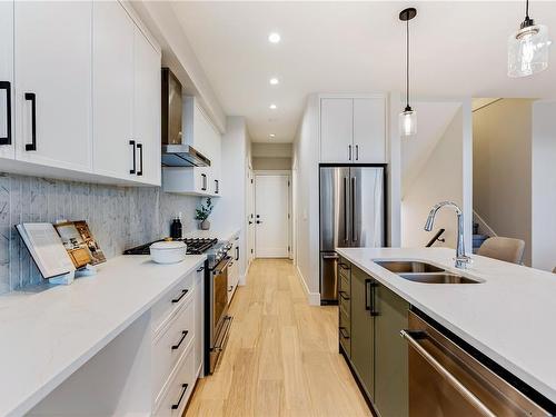 1538 Marble Pl, Langford, BC - Indoor Photo Showing Kitchen With Double Sink With Upgraded Kitchen