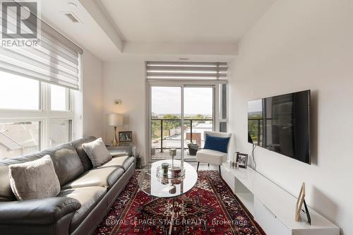 521 - 101 Shoreview Place, Hamilton, ON - Indoor Photo Showing Living Room