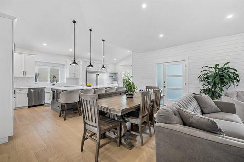 447 Quilchena Drive, Kelowna, BC - Indoor Photo Showing Dining Room