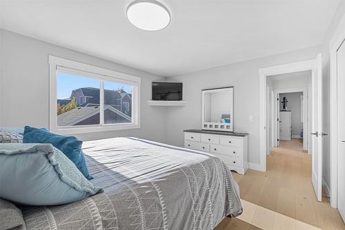 447 Quilchena Drive, Kelowna, BC - Indoor Photo Showing Bedroom