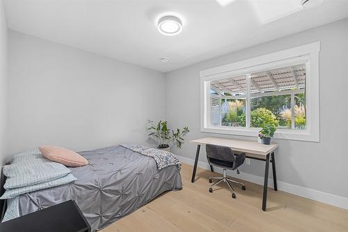 447 Quilchena Drive, Kelowna, BC - Indoor Photo Showing Bedroom