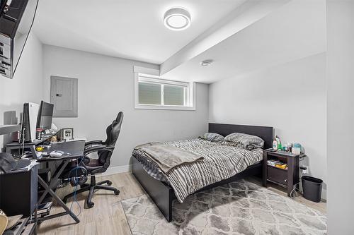 447 Quilchena Drive, Kelowna, BC - Indoor Photo Showing Bedroom