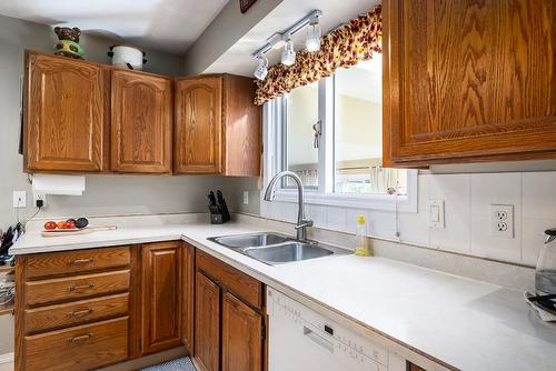 1097 Kelview Street, Kelowna, BC - Indoor Photo Showing Kitchen With Double Sink