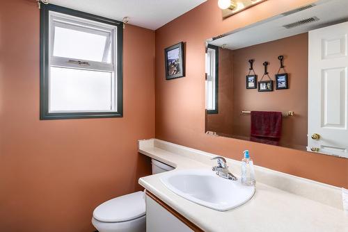 1097 Kelview Street, Kelowna, BC - Indoor Photo Showing Bathroom