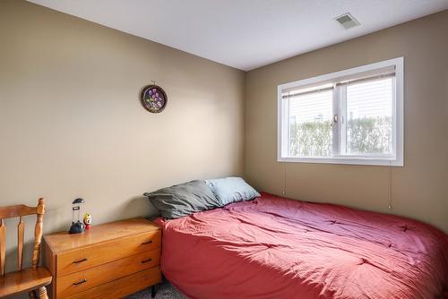 1097 Kelview Street, Kelowna, BC - Indoor Photo Showing Bedroom