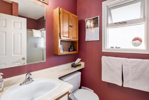 1097 Kelview Street, Kelowna, BC - Indoor Photo Showing Bathroom