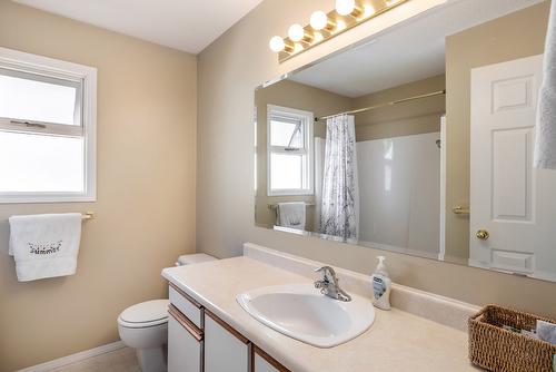 1097 Kelview Street, Kelowna, BC - Indoor Photo Showing Bathroom