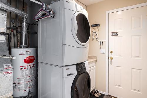 1097 Kelview Street, Kelowna, BC - Indoor Photo Showing Laundry Room