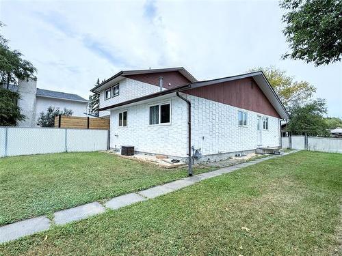 2 Briarbrook Bay, Winnipeg, MB 