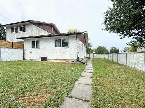 2 Briarbrook Bay, Winnipeg, MB 