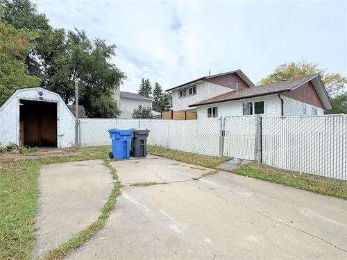 2 Briarbrook Bay, Winnipeg, MB 