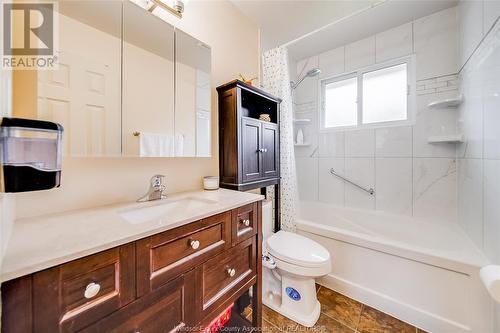 2929 Rivard, Windsor, ON - Indoor Photo Showing Bathroom