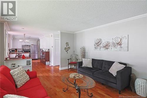 116 Melvin Street, Fredericton, NB - Indoor Photo Showing Living Room