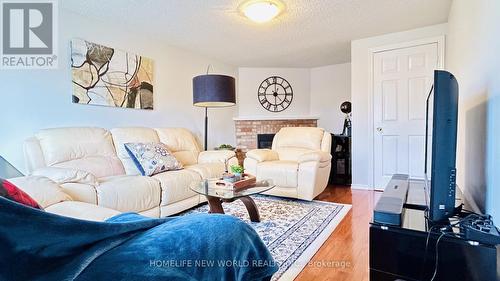 65 Fort Dearborn Drive, Toronto (L'Amoreaux), ON - Indoor Photo Showing Living Room