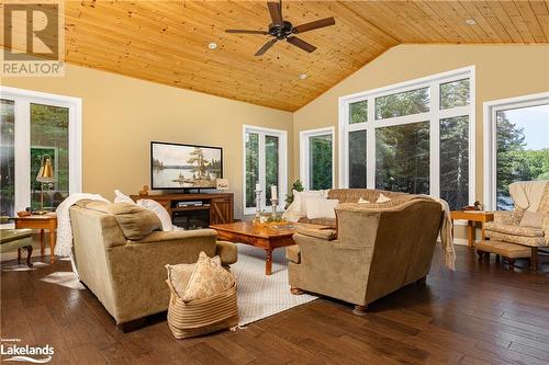 1305 Bellwood Acres Road, Lake Of Bays, ON - Indoor Photo Showing Living Room