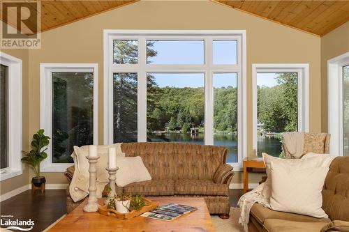 1305 Bellwood Acres Road, Lake Of Bays, ON - Indoor Photo Showing Living Room