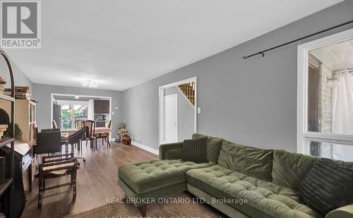 37 Stather Crescent, Markham, ON - Indoor Photo Showing Living Room