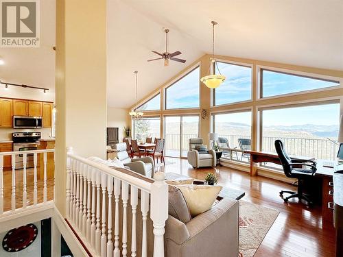 1835 Hulme Creek Road, Rock Creek, BC - Indoor Photo Showing Living Room