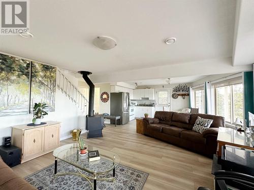 1835 Hulme Creek Road, Rock Creek, BC - Indoor Photo Showing Living Room