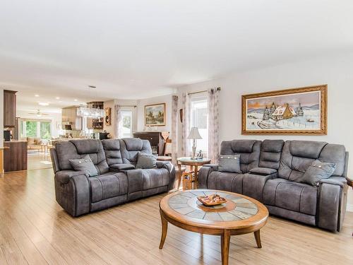 Living room - 62 Rue Yvon-Lamontagne, Gatineau (Buckingham), QC - Indoor Photo Showing Living Room