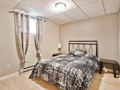 Bedroom - 15 Place Charles-Bruneau, Saint-Rémi, QC - Indoor Photo Showing Bedroom