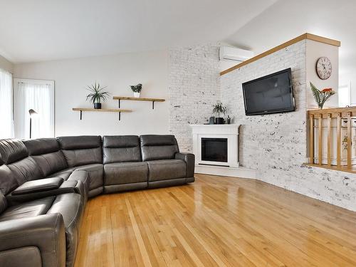 Living room - 15 Place Charles-Bruneau, Saint-Rémi, QC - Indoor Photo Showing Living Room With Fireplace