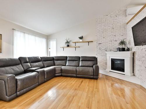 Living room - 15 Place Charles-Bruneau, Saint-Rémi, QC - Indoor Photo Showing Living Room With Fireplace