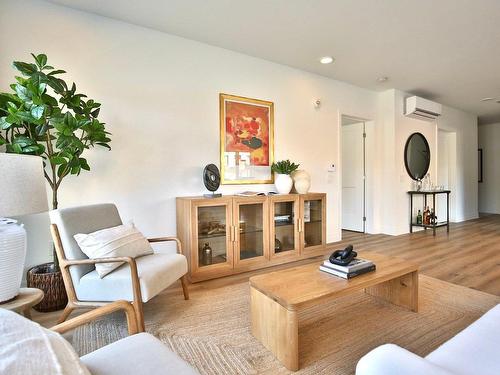 Salon - 322-2000 Rue Benoit, Saint-Bruno-De-Montarville, QC - Indoor Photo Showing Living Room