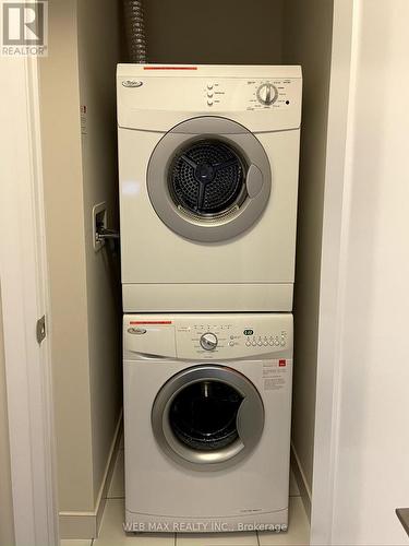 2706 - 18 Graydon Hall Drive, Toronto, ON - Indoor Photo Showing Laundry Room