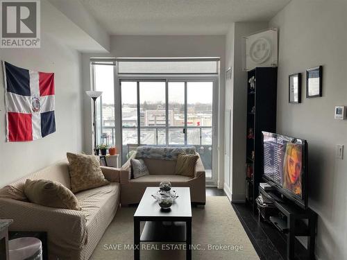 220 - 7 Kenaston Gardens, Toronto (Bayview Village), ON - Indoor Photo Showing Living Room