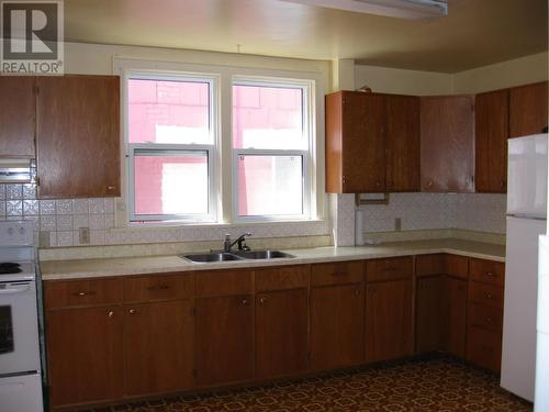 185 John St, Sault Ste. Marie, ON - Indoor Photo Showing Kitchen With Double Sink