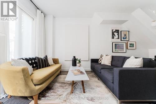 25 Clark Street, Toronto, ON - Indoor Photo Showing Living Room