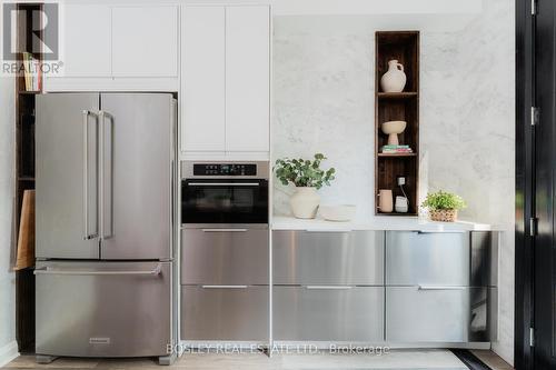 25 Clark Street, Toronto, ON - Indoor Photo Showing Kitchen