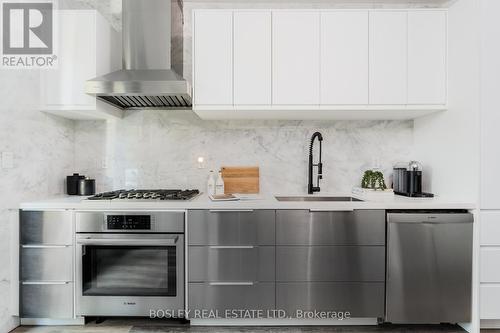 25 Clark Street, Toronto, ON - Indoor Photo Showing Kitchen With Upgraded Kitchen