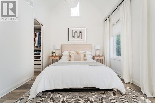 25 Clark Street, Toronto, ON - Indoor Photo Showing Bedroom