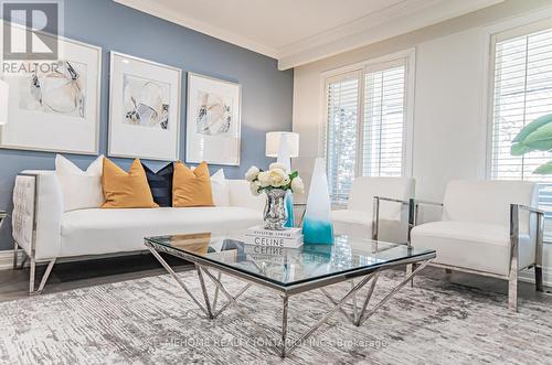 878 Silver Birch Trail, Mississauga, ON - Indoor Photo Showing Living Room