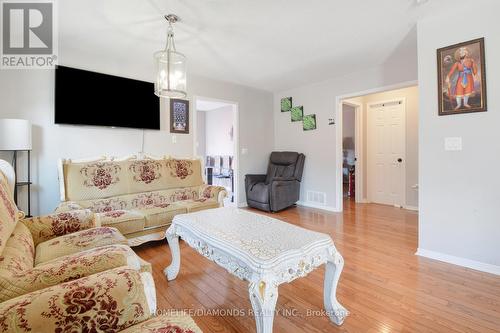 85 Springview Drive, Brampton, ON - Indoor Photo Showing Living Room