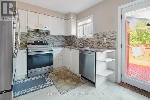 85 Springview Drive, Brampton, ON - Indoor Photo Showing Kitchen With Upgraded Kitchen