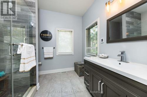 4100 Stonebridge Crescent, Burlington, ON - Indoor Photo Showing Bathroom