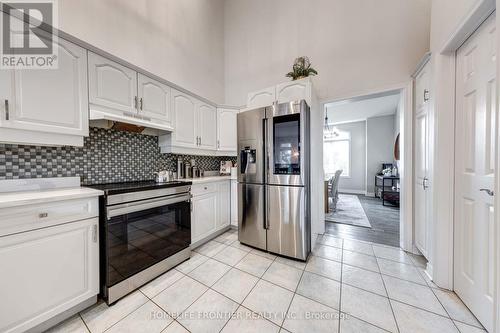 4100 Stonebridge Crescent, Burlington, ON - Indoor Photo Showing Kitchen