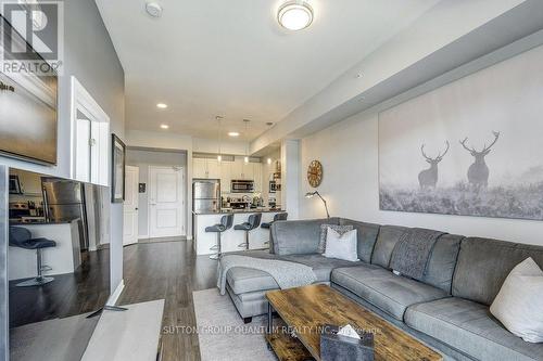 420 - 5020 Corporate Drive, Burlington, ON - Indoor Photo Showing Living Room