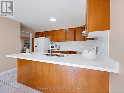 21 Sandyside Crescent, Brampton, ON - Indoor Photo Showing Kitchen With Double Sink