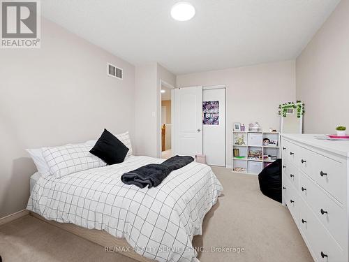 21 Sandyside Crescent, Brampton, ON - Indoor Photo Showing Bedroom