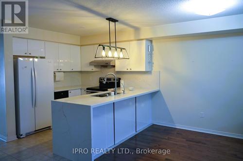 Main/Up - 319 Aspendale Crescent, Mississauga (Meadowvale Village), ON - Indoor Photo Showing Kitchen With Double Sink