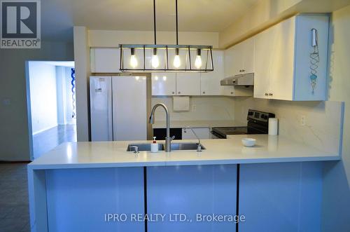 Main/Up - 319 Aspendale Crescent, Mississauga (Meadowvale Village), ON - Indoor Photo Showing Kitchen