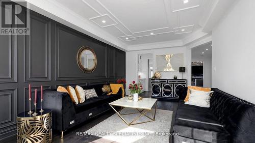 2 Rampart Drive, Brampton, ON - Indoor Photo Showing Living Room